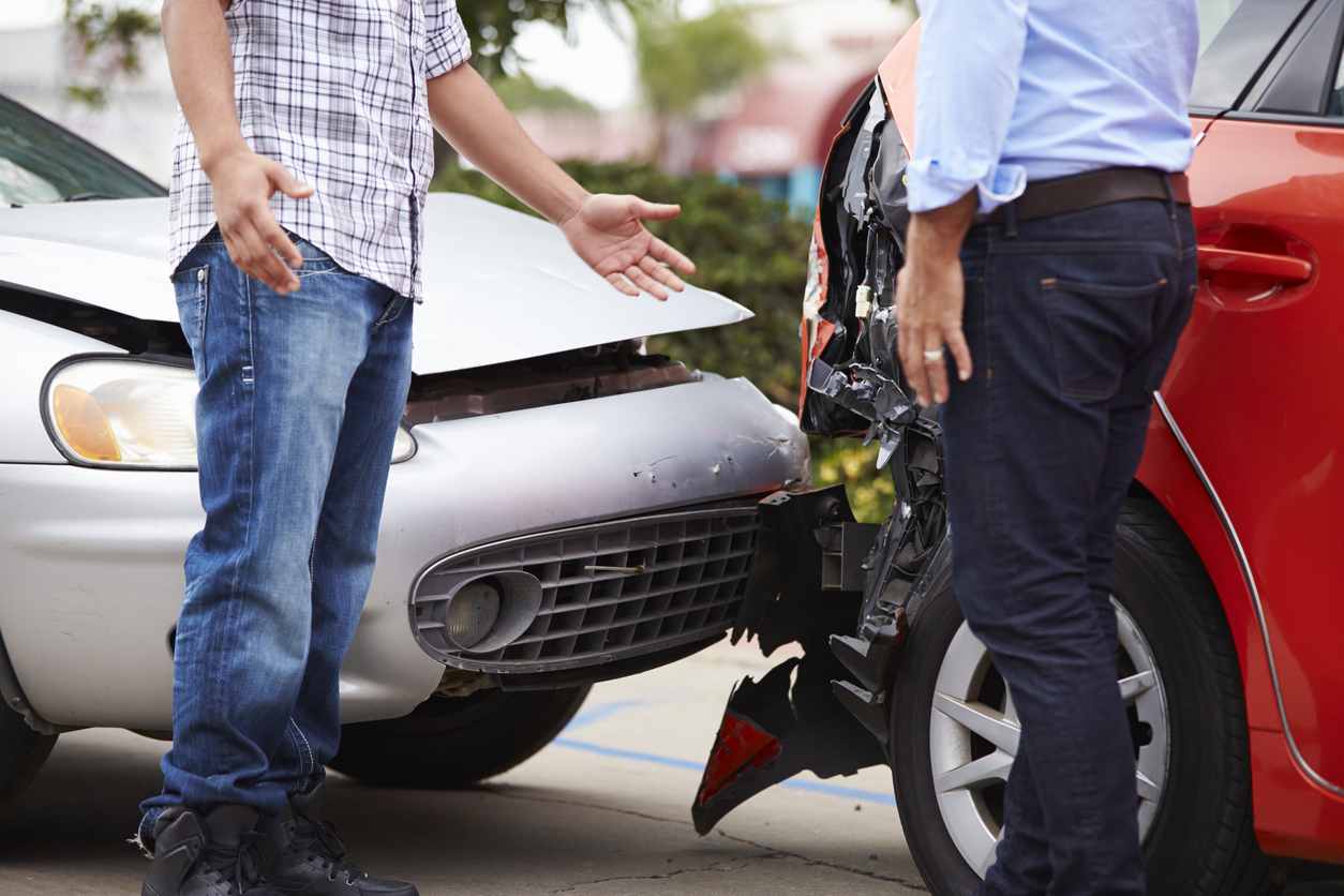 Car Accident: What to Do and When to Hire a Lawyer